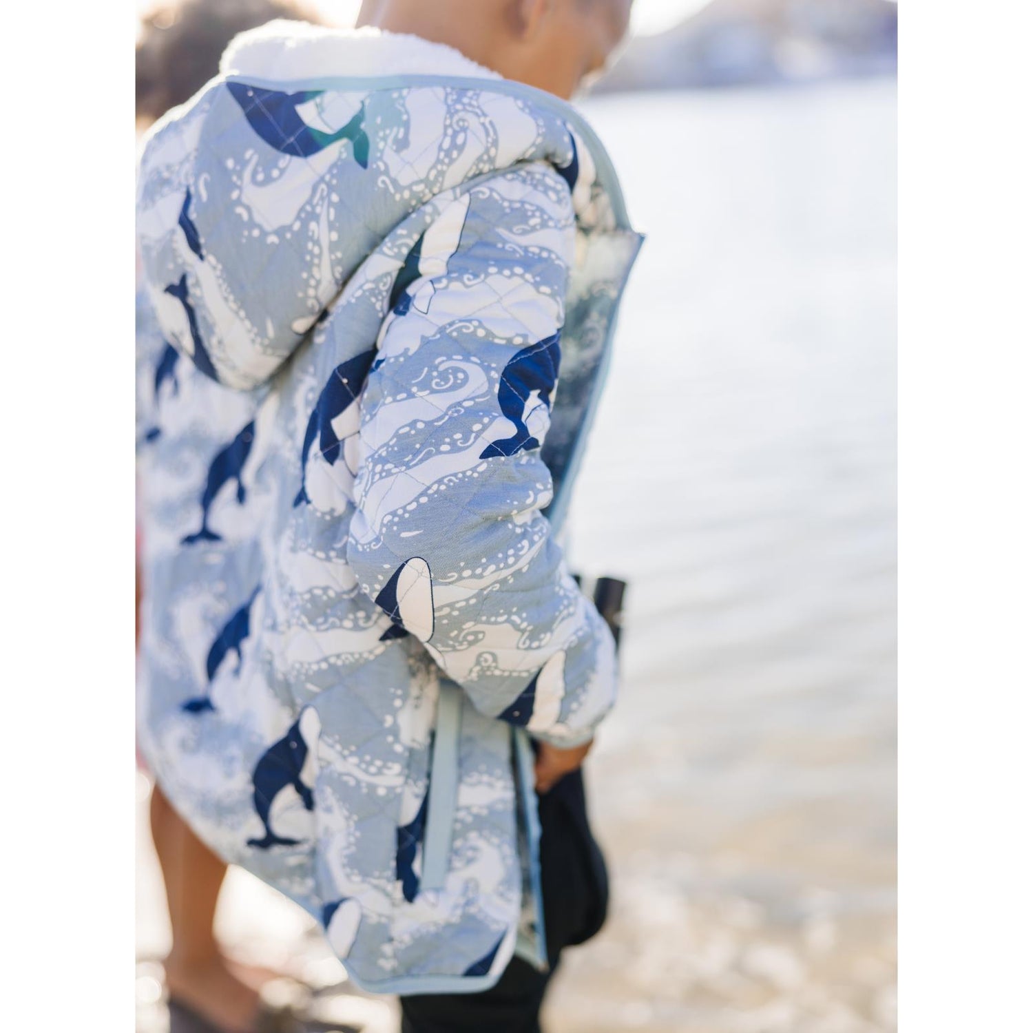 Print Quilted Jacket with Sherpa-Lined Hood in Stormy Sea Splashing Whales/Natural Boat Rope