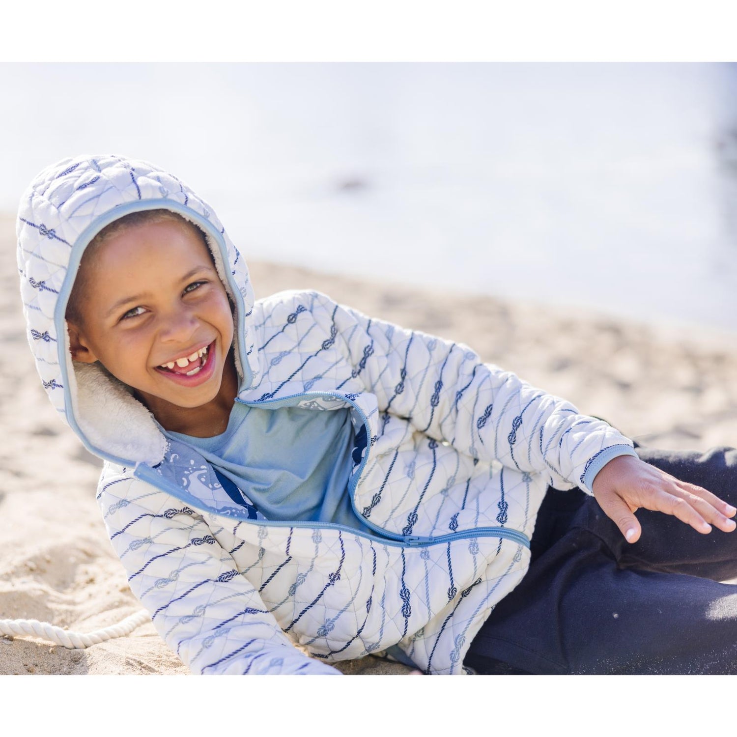 Print Quilted Jacket with Sherpa-Lined Hood in Natural Boat Rope/Stormy Sea Splashing Whales