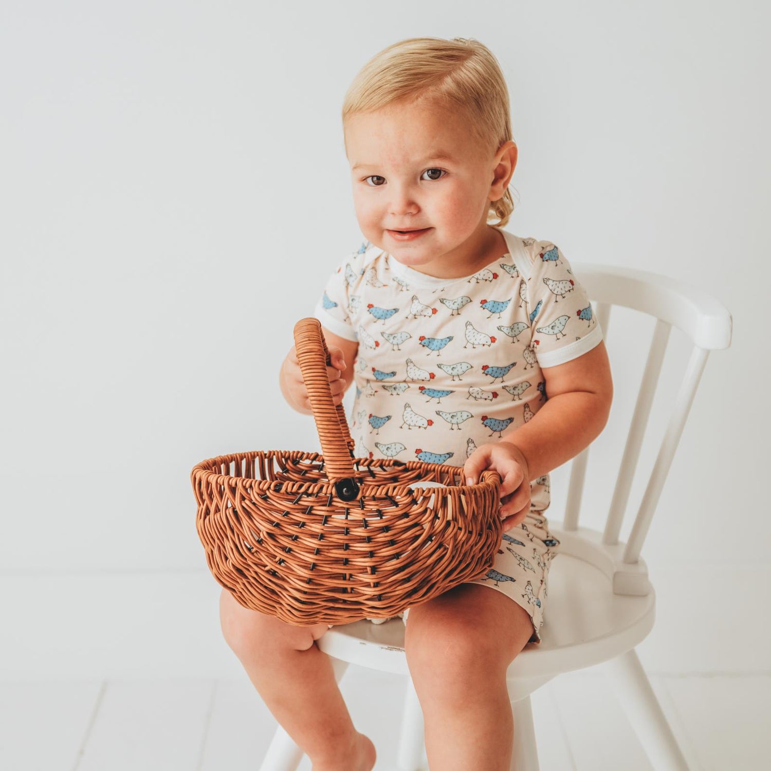 Print Short Sleeve Beau Romper in Latte Chickens (359217)