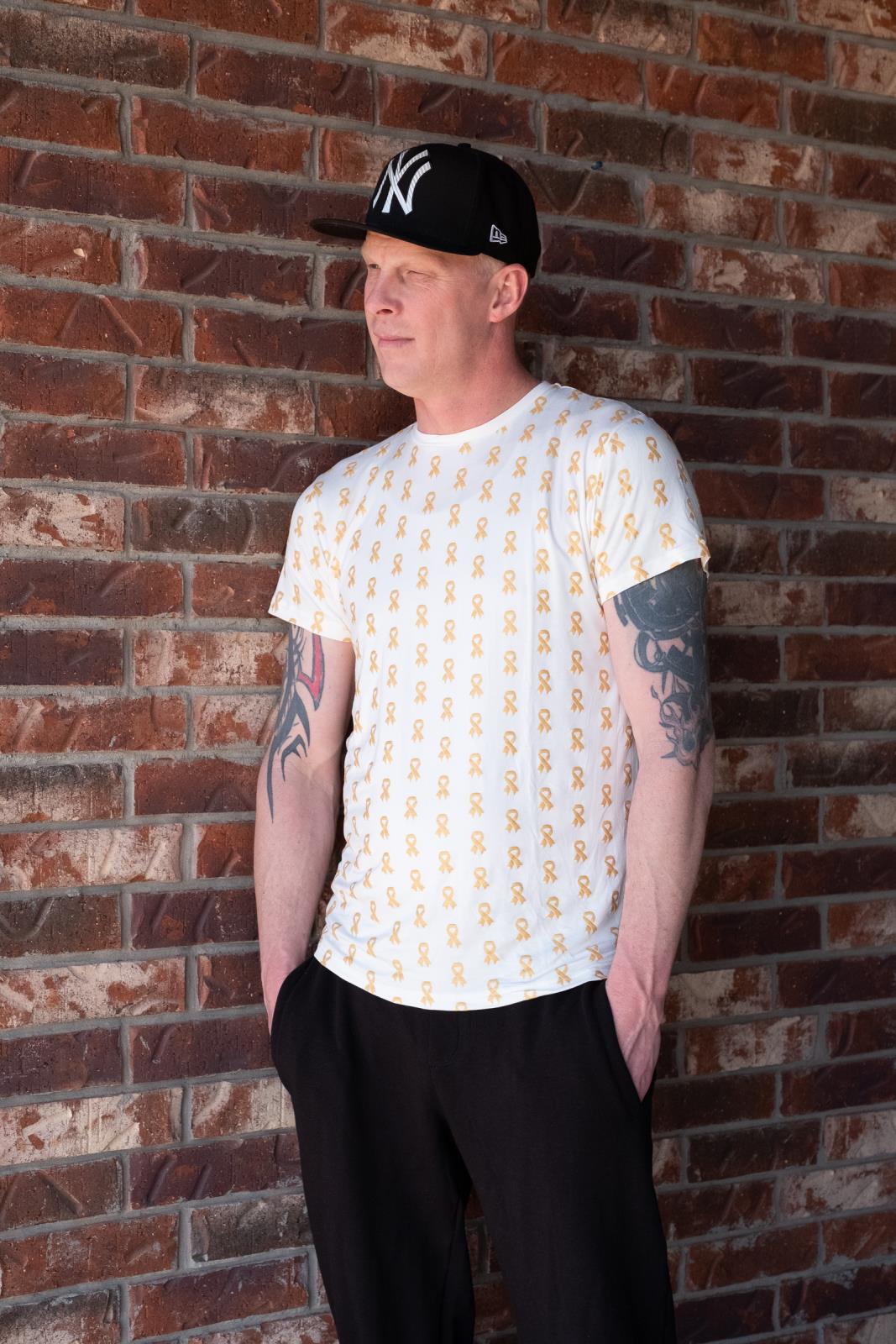 Men's Print Short Sleeve Tee in Gold Ribbon