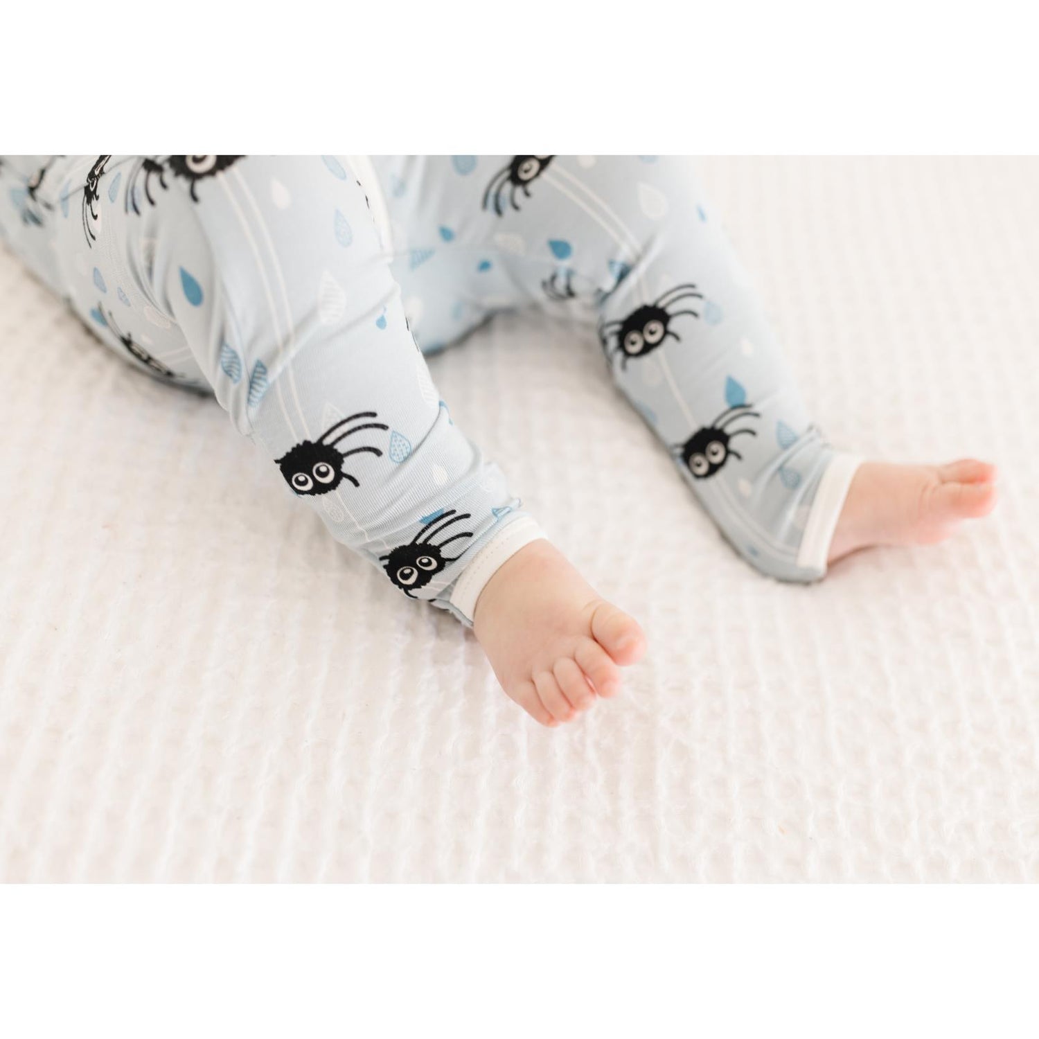 Print Convertible Sleeper with Zipper in Pearl Blue Itsy Bitsy Spider