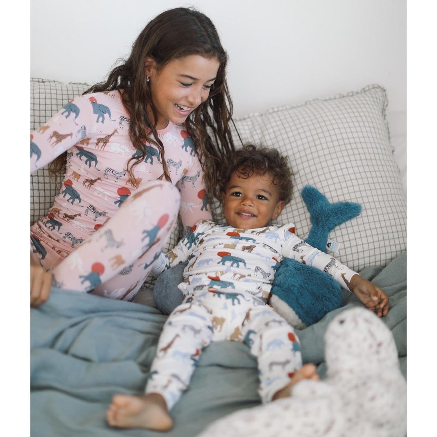 Print Long Sleeve Pajama Set in Baby Rose Just So Animals (356232)