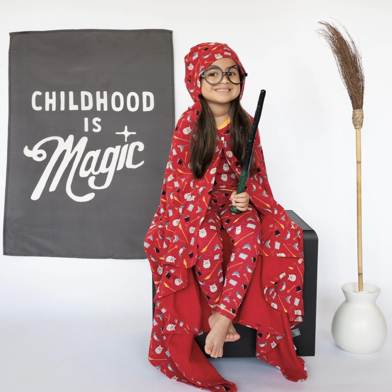 Print Fleece Hooded Blanket in Crimson Magical World