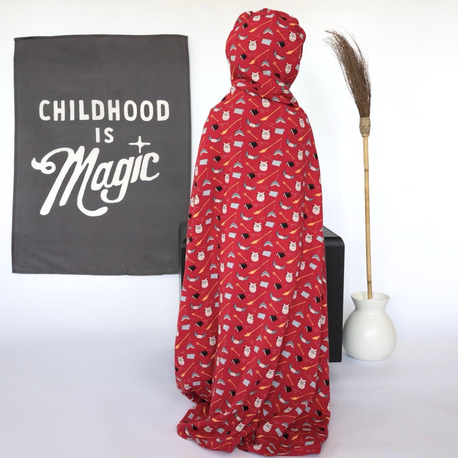 Print Fleece Hooded Blanket in Crimson Magical World