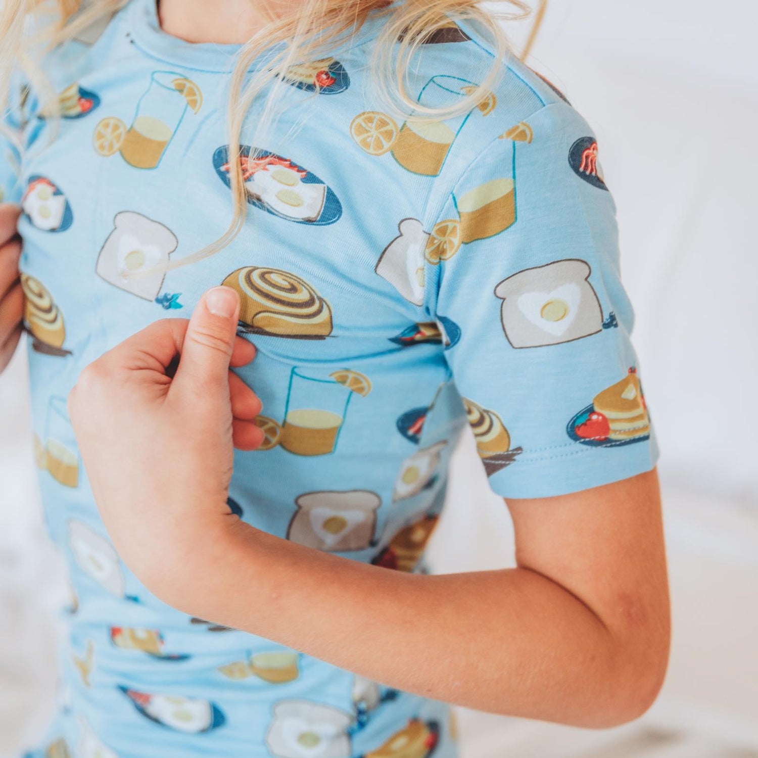 Print Short Sleeve Pajama Set in Seaside Blue Breakfast in Bed (335165)