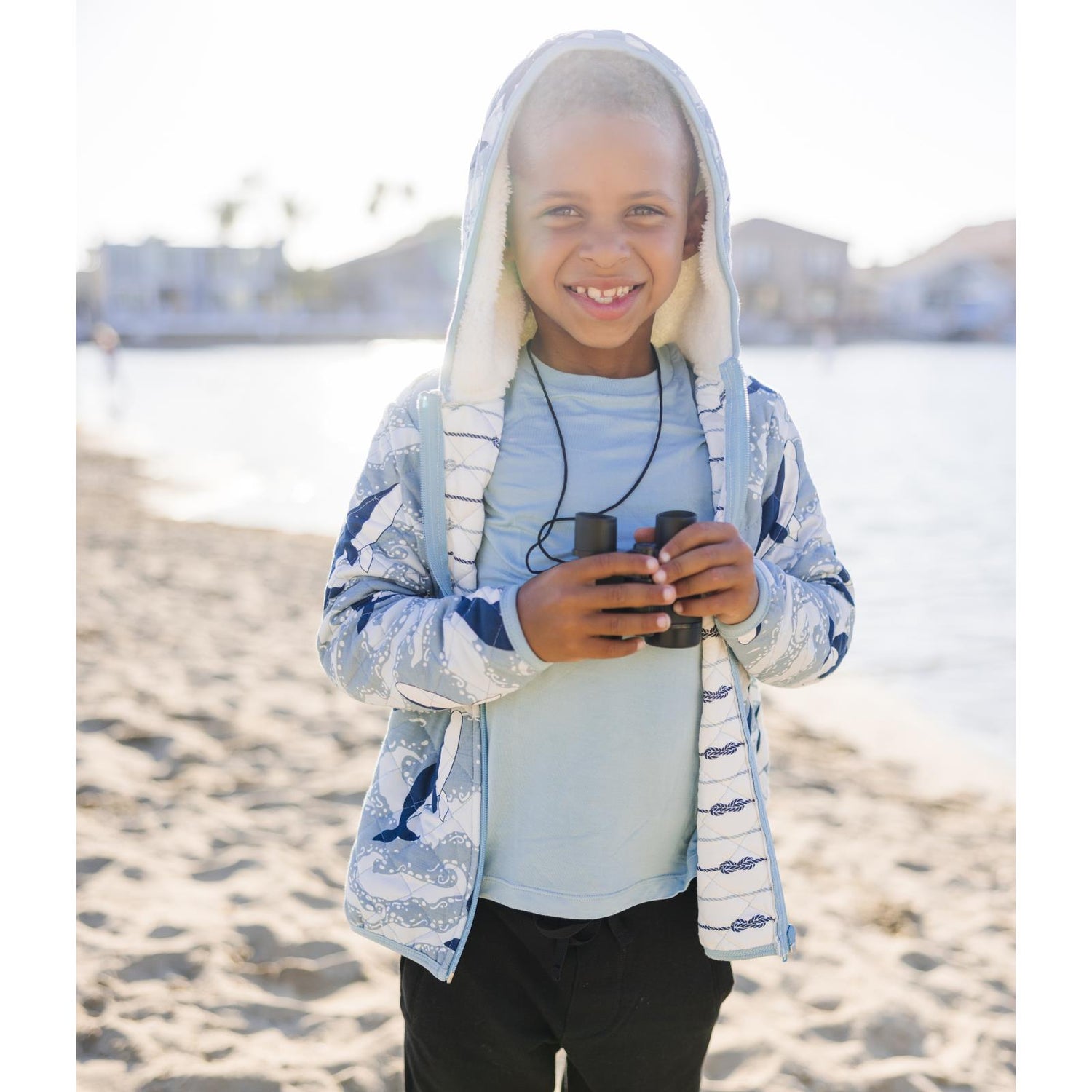 Print Quilted Jacket with Sherpa-Lined Hood in Stormy Sea Splashing Whales/Natural Boat Rope