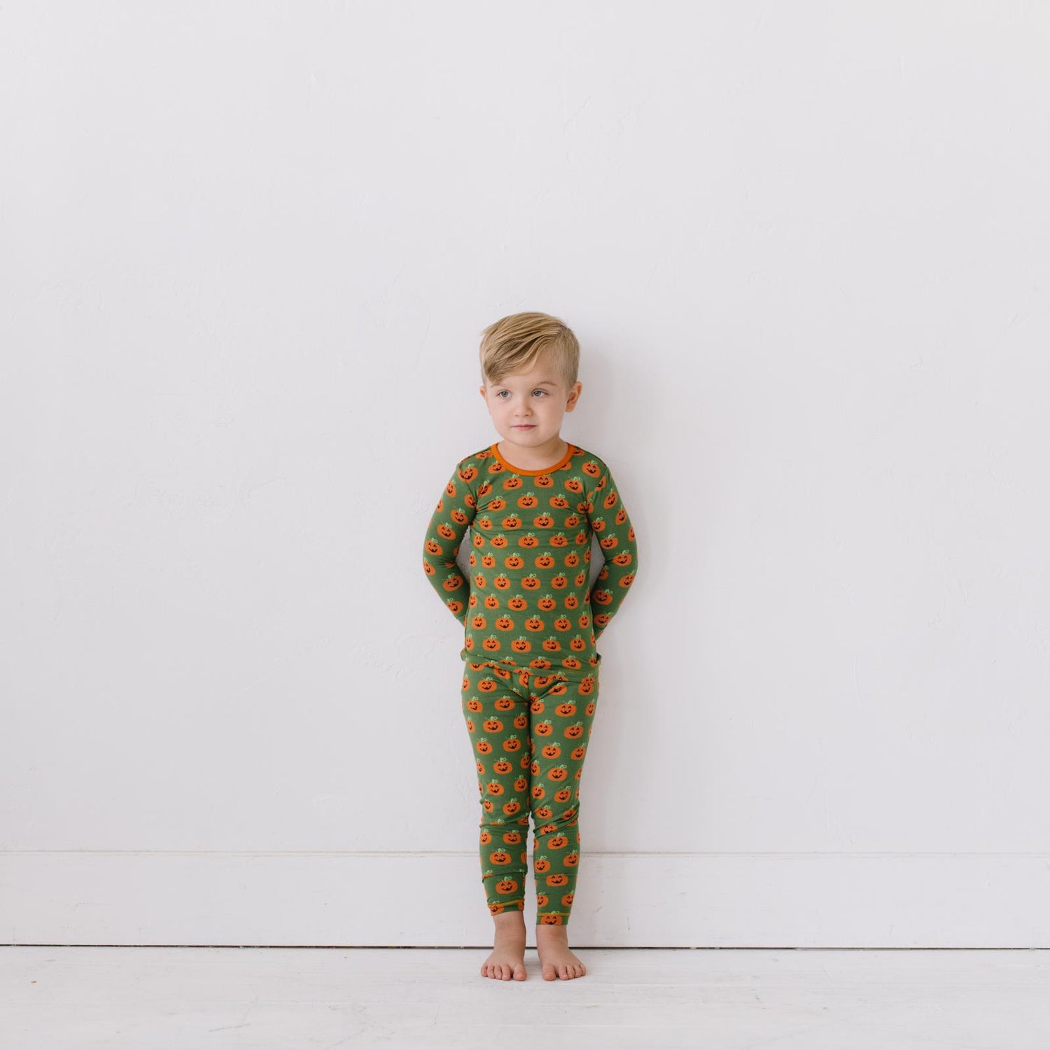 Print Long Sleeve Pajama Set in Moss Jack O'Lantern