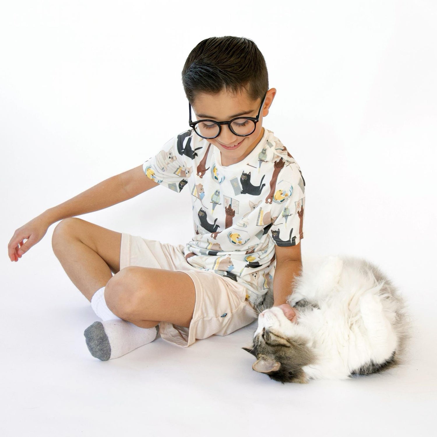 Print Short Sleeve Crew Neck Tee and Lightweight Drawstring Shorts Set in Natural Books & Pets (359388)