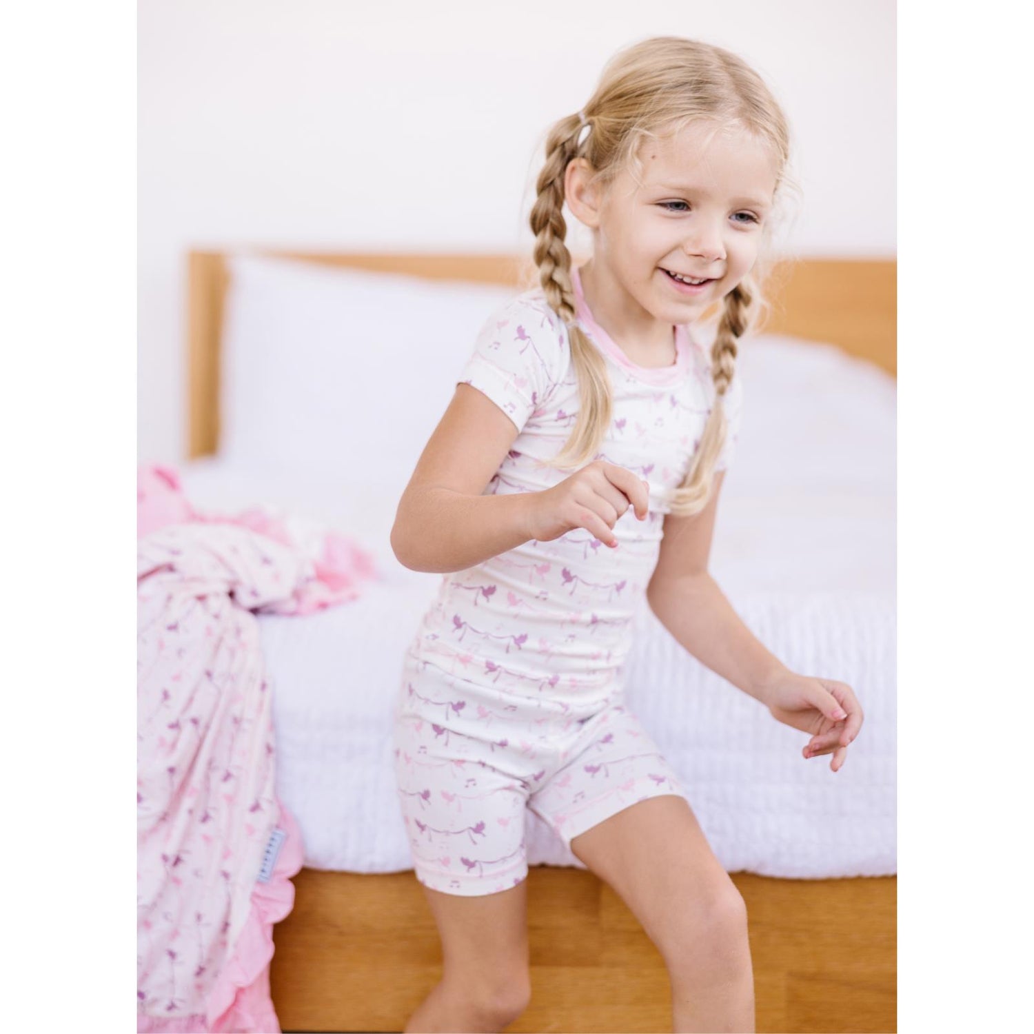 Print Short Sleeve Pajama Set with Shorts in Natural Bird Banner